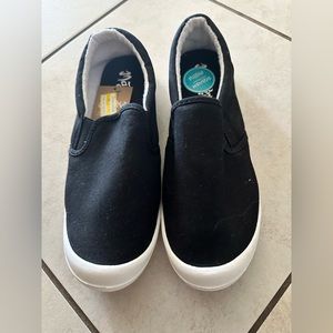 Womens size 10 slip ons